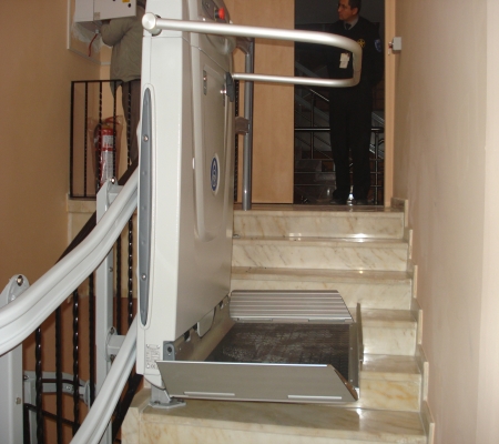 Platform Merdiven Asansörü